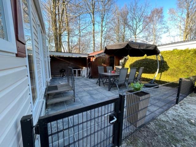 Отель Chalet Kajuit 418 Op 5 Sterren Camping Bergumermeer Suameer Экстерьер фото