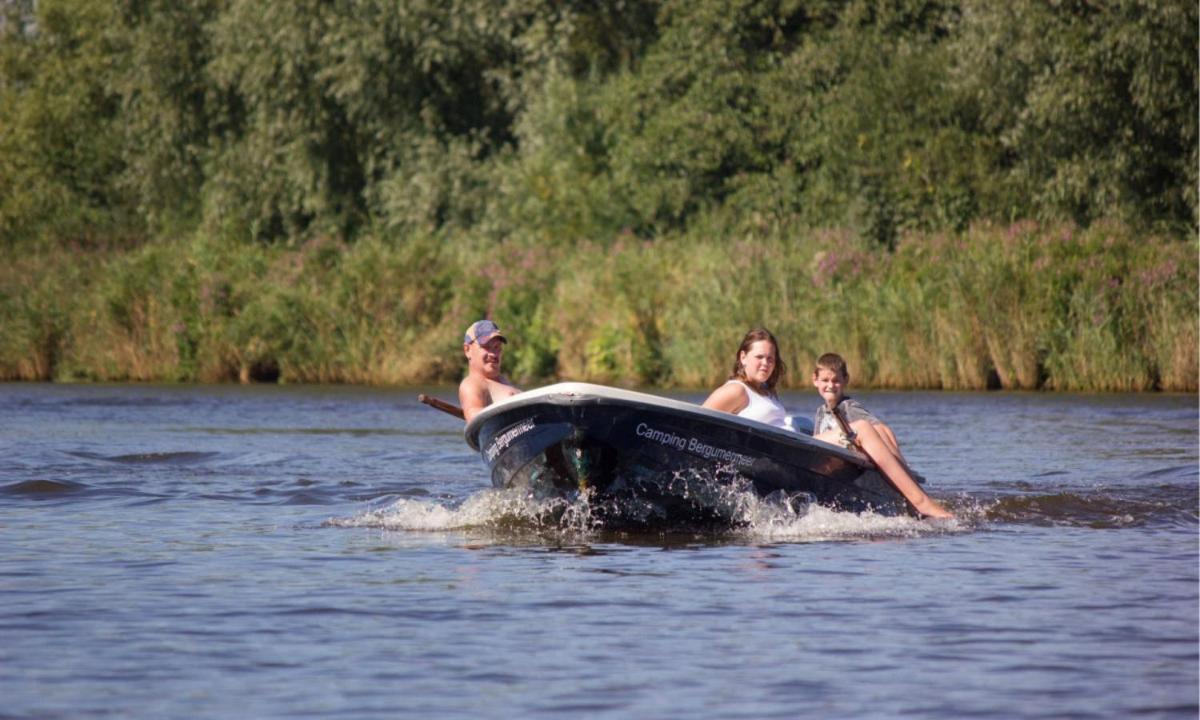 Отель Chalet Kajuit 418 Op 5 Sterren Camping Bergumermeer Suameer Экстерьер фото